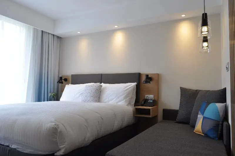 キングサイズベッドのスタンダードルーム, Fairfield Inn & Suites By Marriott Milwaukee North