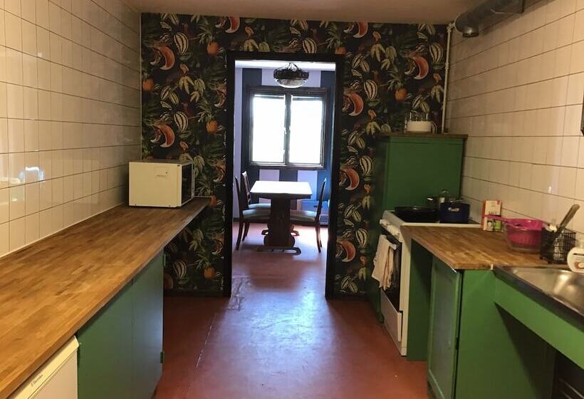 标准间, Grand Circus