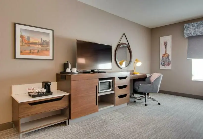 身障者適用キングサイズベッドルーム, Hampton Inn & Suites Nashville North Skyline