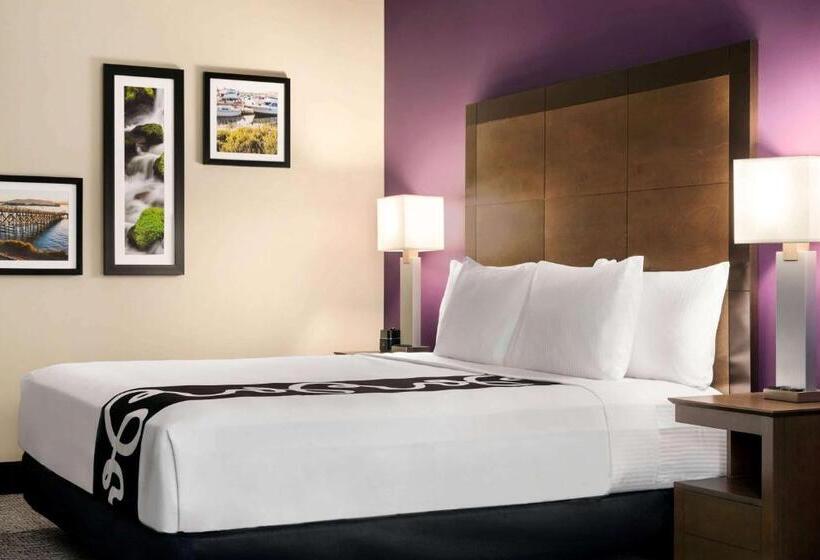 Номер Стандарт Кровать Кинг Адаптированный для Инвалидов, La Quinta Inn & Suites By Wyndham Burlington