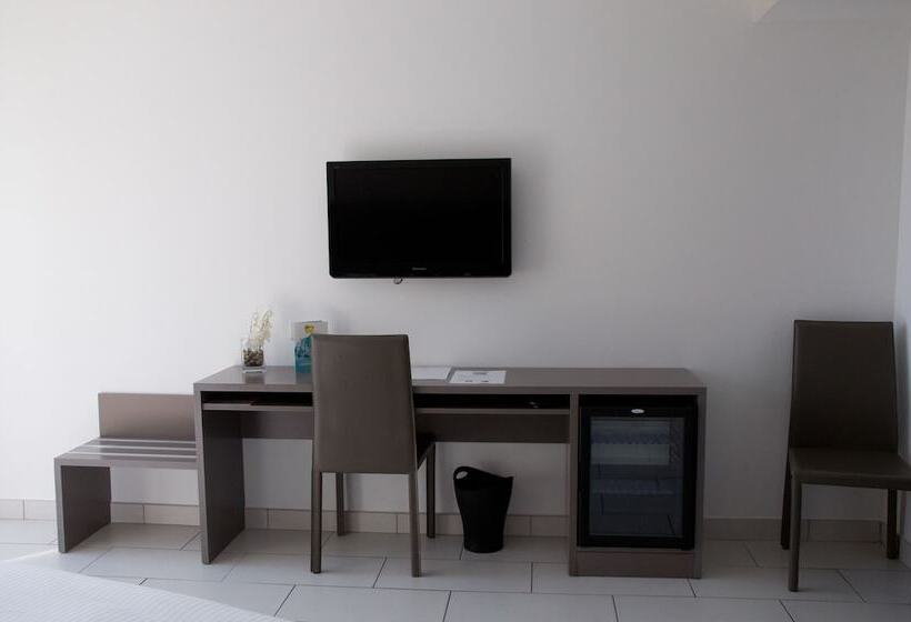 חדר משפחתי נוף לים, Le Grand Pavois