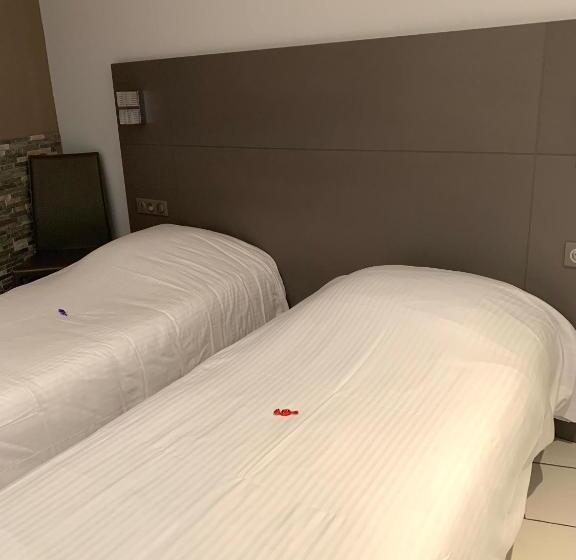 חדר משפחתי נוף לים, Le Grand Pavois