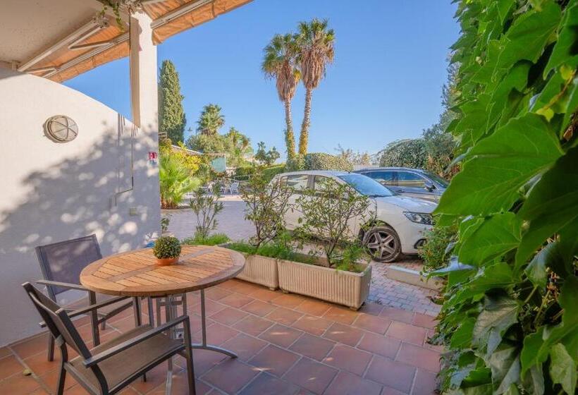 חדר אקונומי, Le Grand Pavois