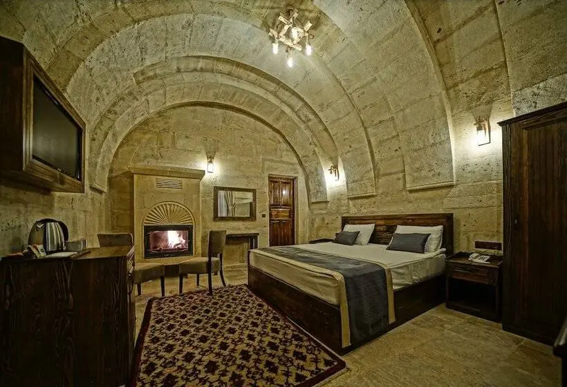 اتاق لوکس, Castle Cave