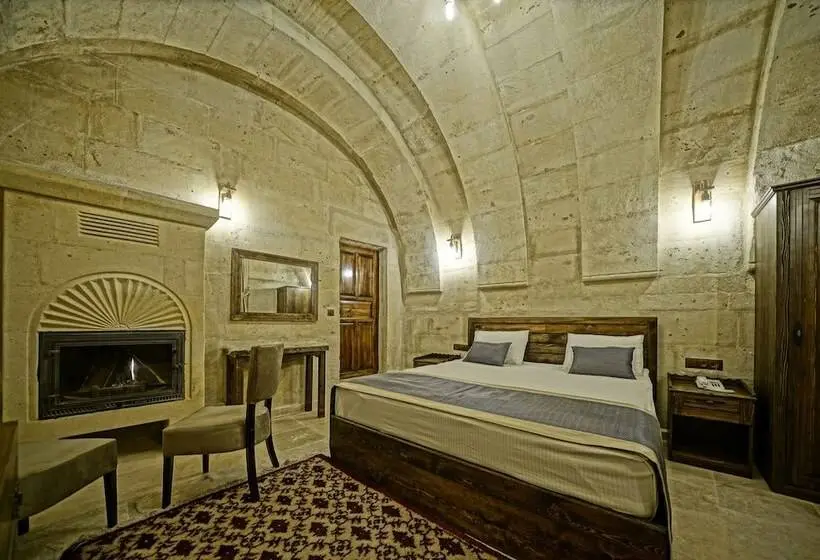 اتاق لوکس, Castle Cave