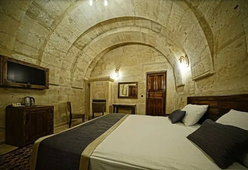 اتاق لوکس, Castle Cave