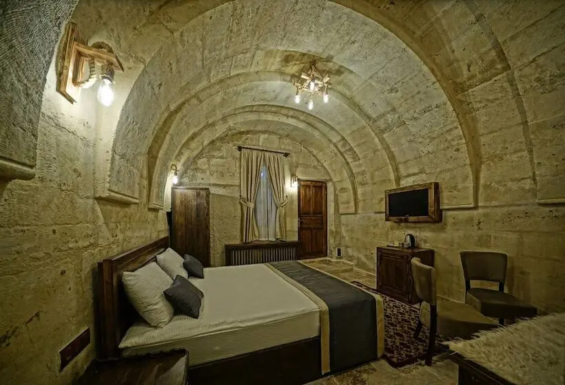 اتاق لوکس, Castle Cave