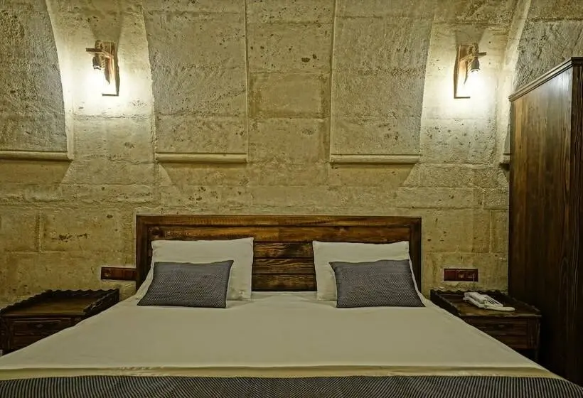 اتاق لوکس, Castle Cave