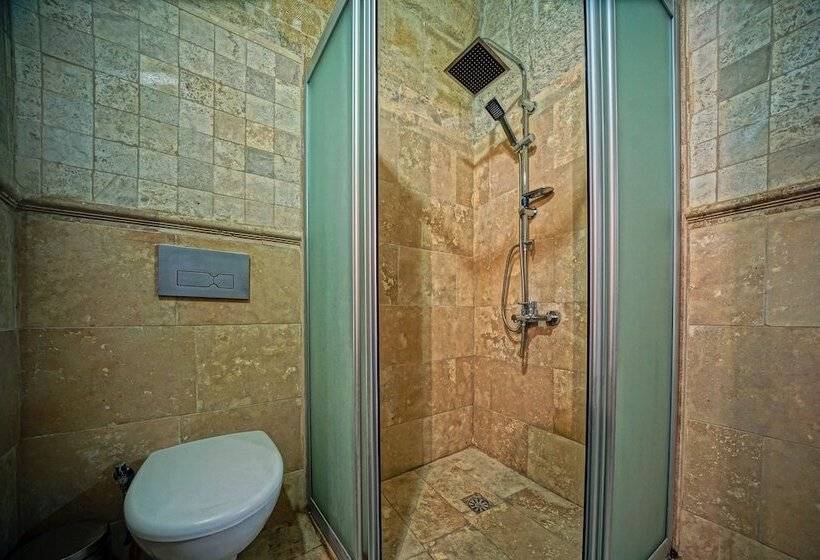 디럭스 룸, Castle Cave