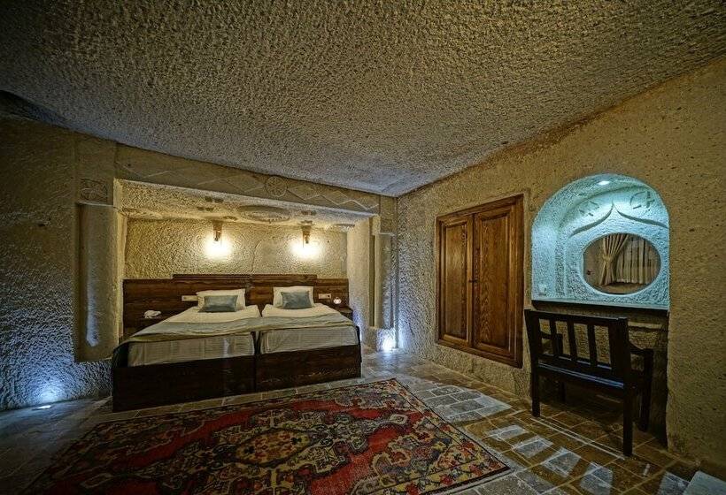 수피리어 룸, Castle Cave