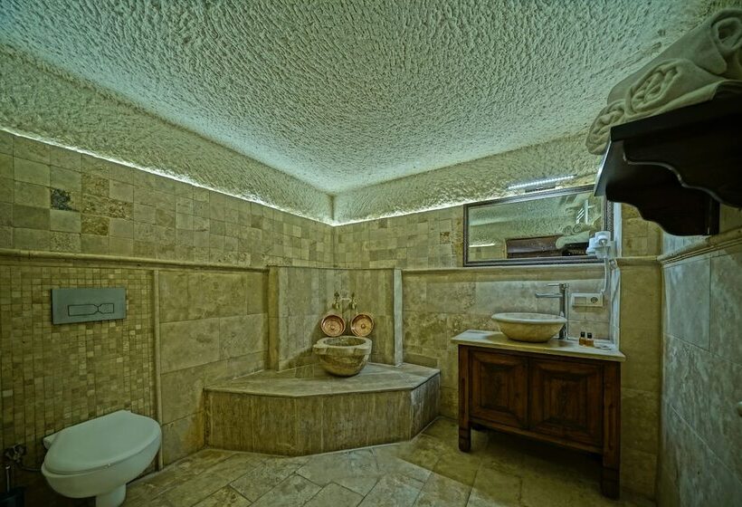 수피리어 룸, Castle Cave