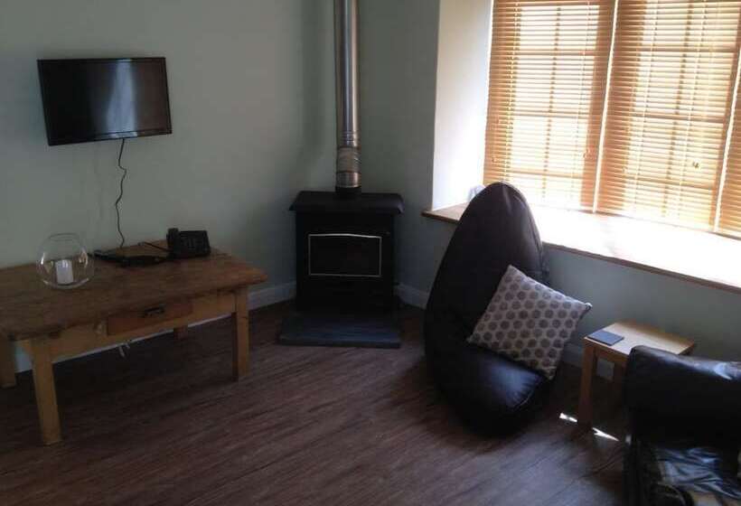 غرفة عائلية, The Mill House