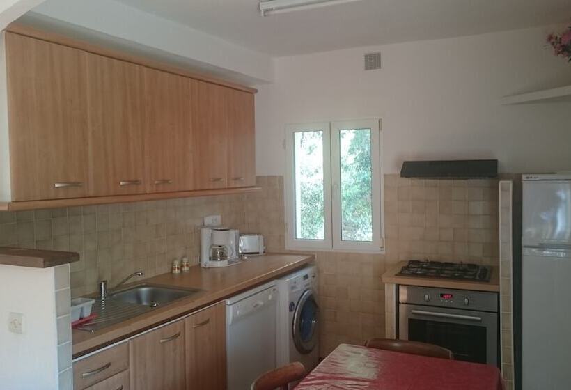 ویلای 3 خوابه, Balanea   Campsite