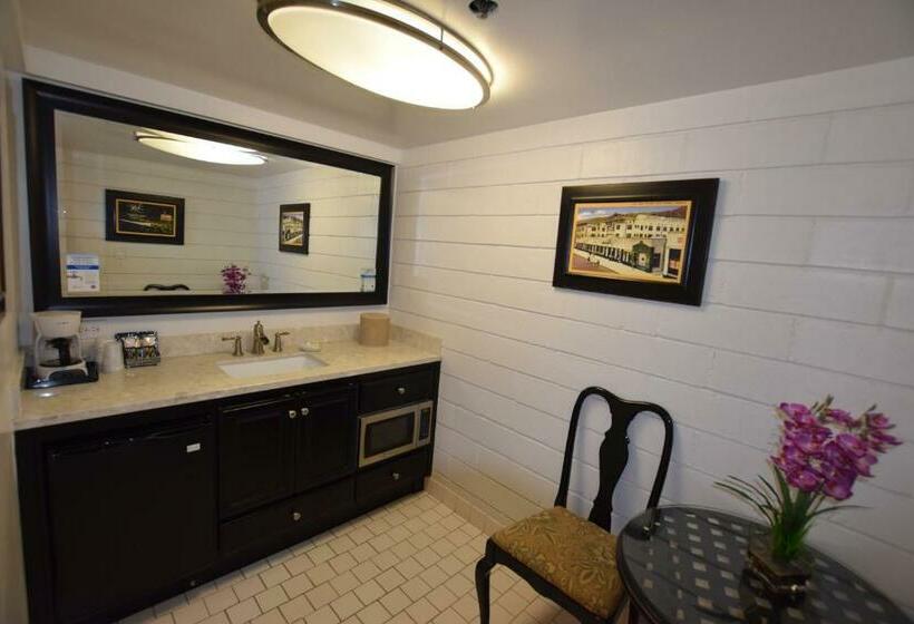 غرفة عائلية, Catalina Courtyard Suites