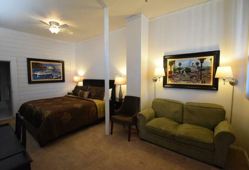 غرفة عائلية, Catalina Courtyard Suites