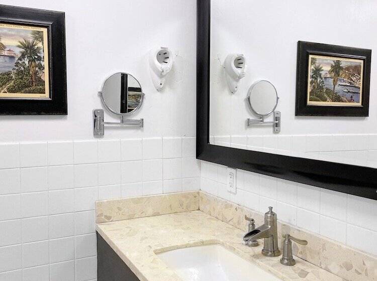 Семейный Номер, Catalina Courtyard Suites