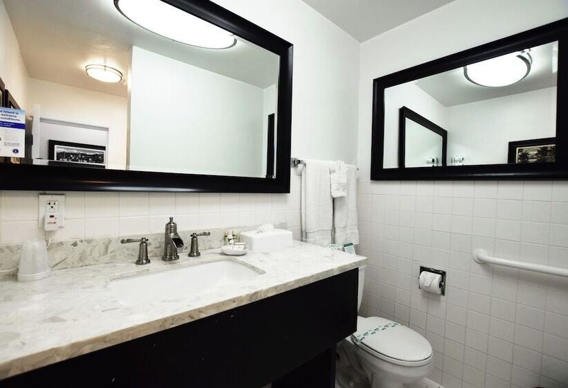 غرفة عائلية, Catalina Courtyard Suites