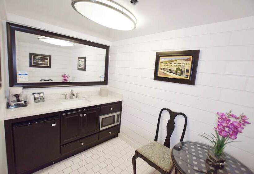 غرفة عائلية, Catalina Courtyard Suites