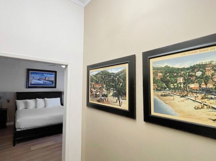 غرفة عائلية, Catalina Courtyard Suites