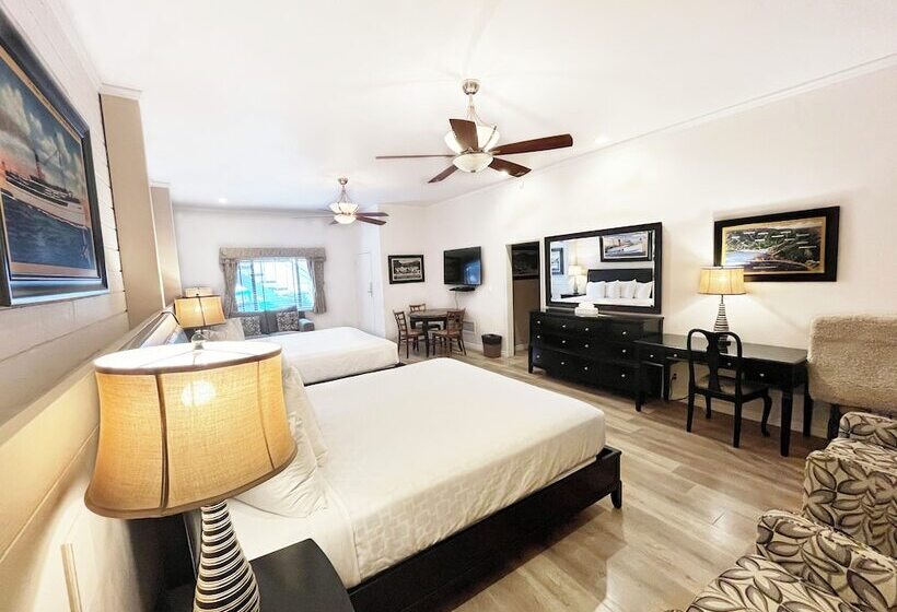 غرفة عائلية, Catalina Courtyard Suites