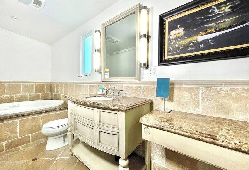 Семейный Номер, Catalina Courtyard Suites