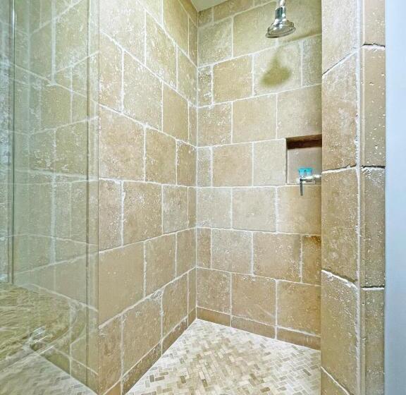 غرفة قياسية سرير كينج, Catalina Courtyard Suites