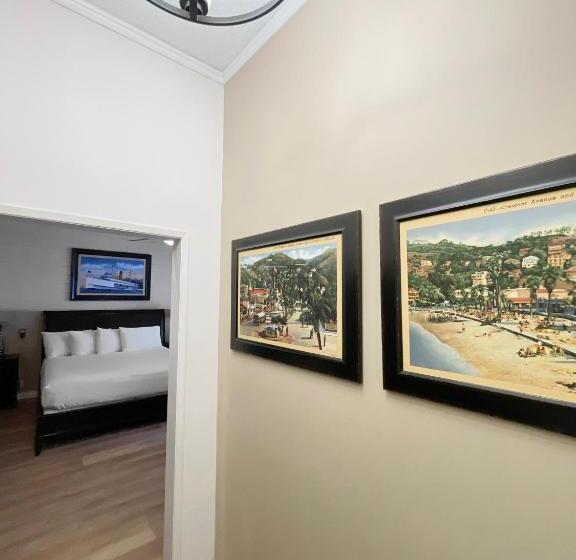 غرفة عائلية, Catalina Courtyard Suites