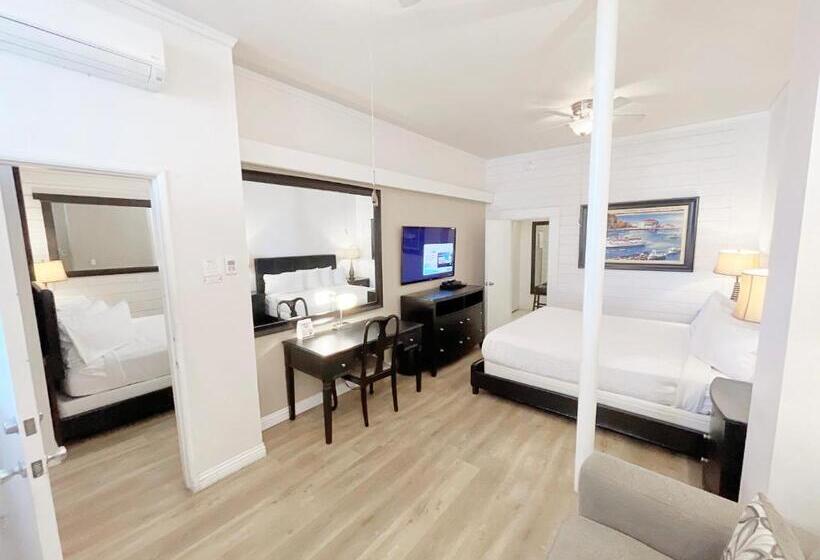 غرفة عائلية, Catalina Courtyard Suites