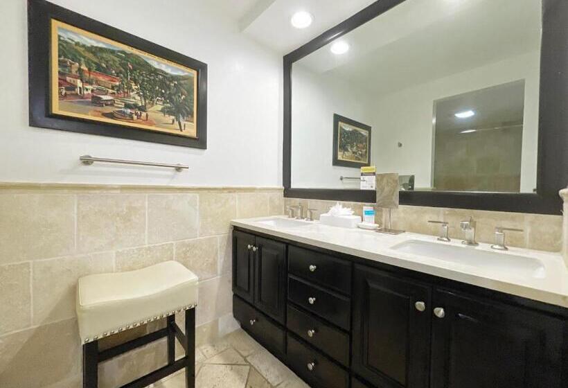 جناح مطلّ علي البحر, Catalina Courtyard Suites