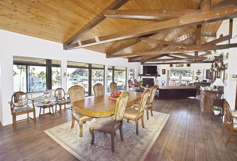 Люкс Superior Вид на Море, Catalina Courtyard Suites