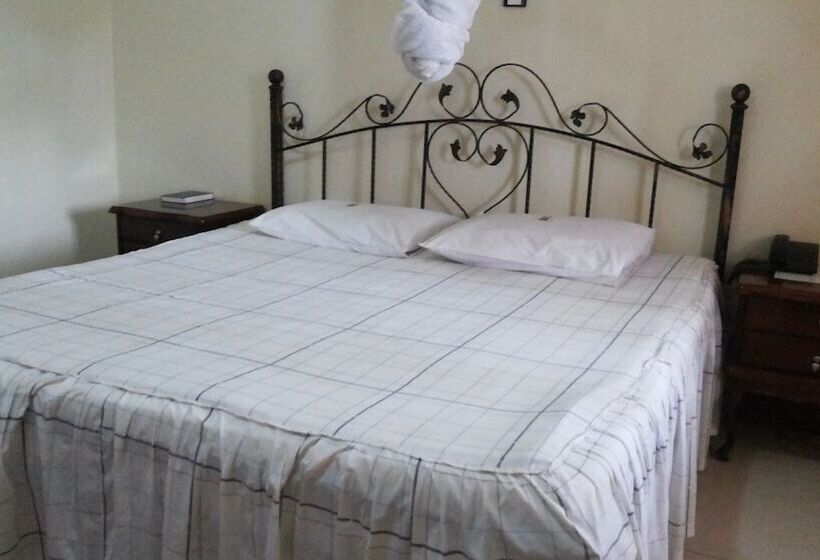 سوییت اجرایی, Lillian Towers