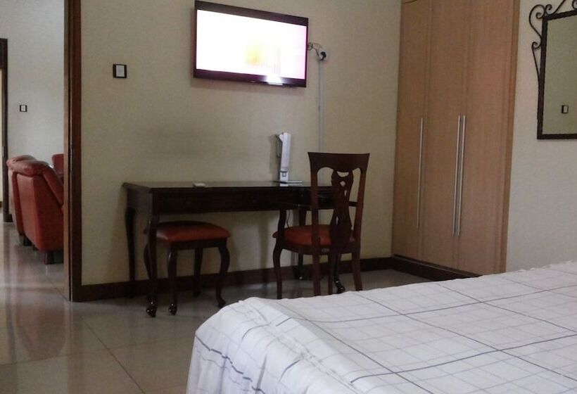 سوییت اجرایی, Lillian Towers