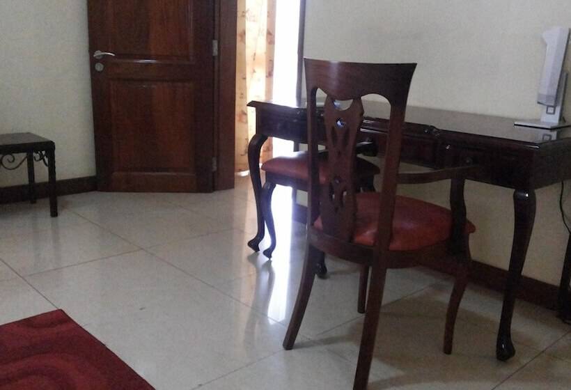 سوییت اجرایی, Lillian Towers