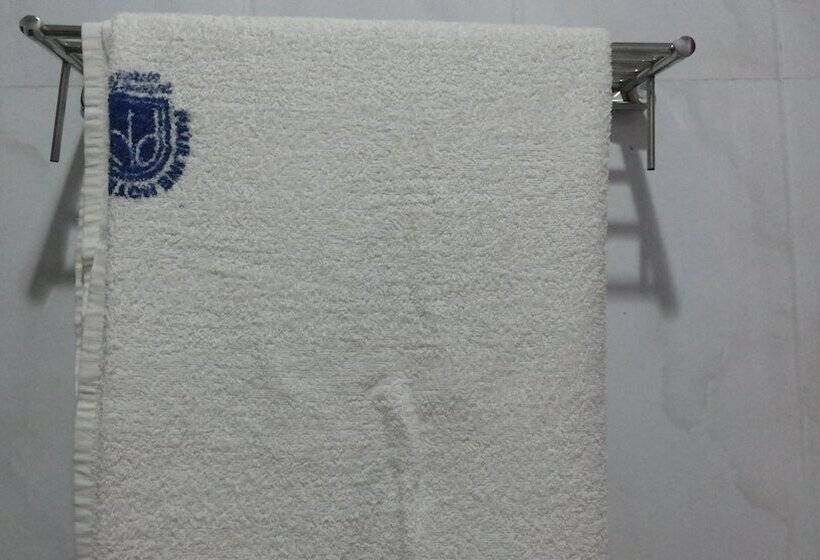 اتاق لوکس, Pauline Hotel Lira