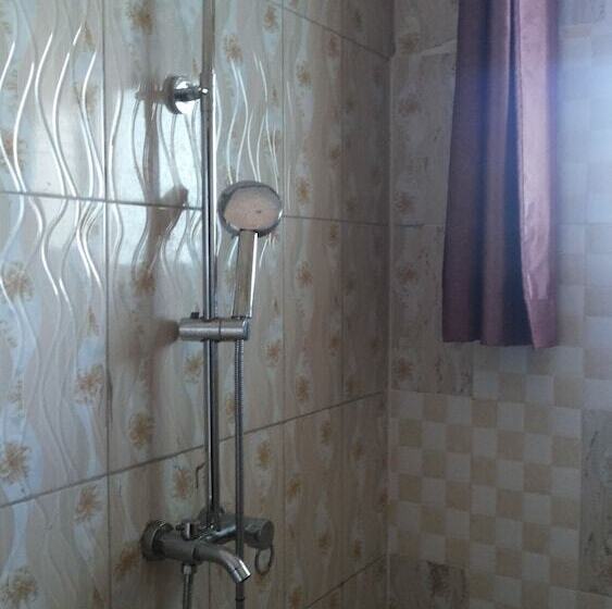 اتاق لوکس, Pauline Hotel Lira