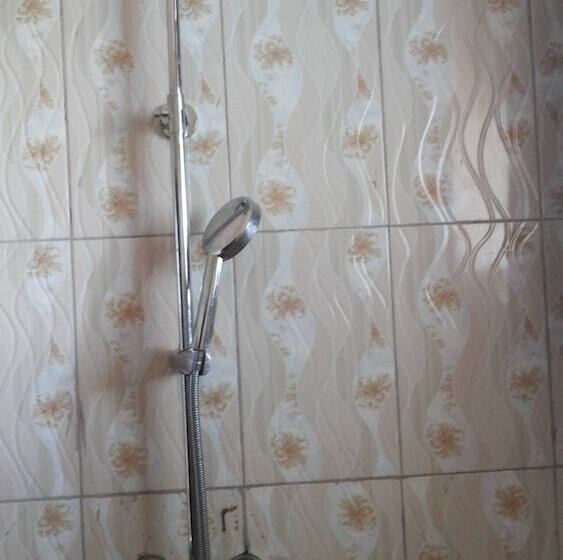 اتاق لوکس, Pauline Hotel Lira