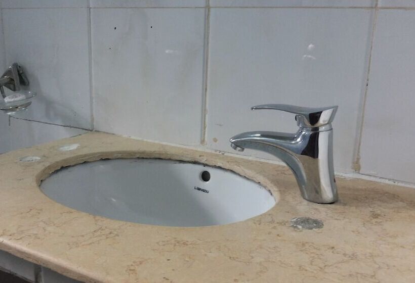 اتاق لوکس, Pauline Hotel Lira