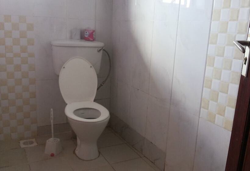 اتاق لوکس, Pauline Hotel Lira