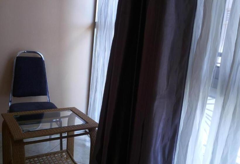 اتاق استاندارد یک نفره, Pauline Hotel Lira