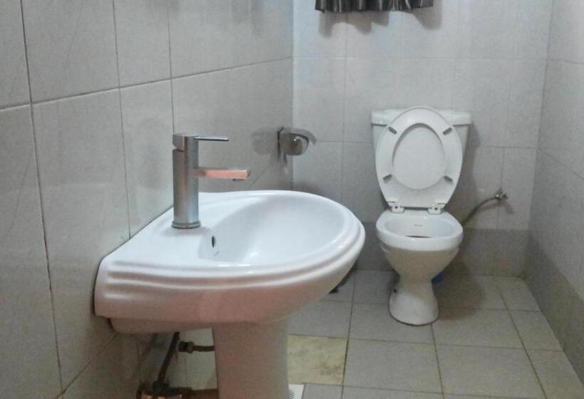 اتاق استاندارد یک نفره, Pauline Hotel Lira