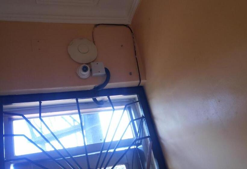 اتاق استاندارد یک نفره, Pauline Hotel Lira