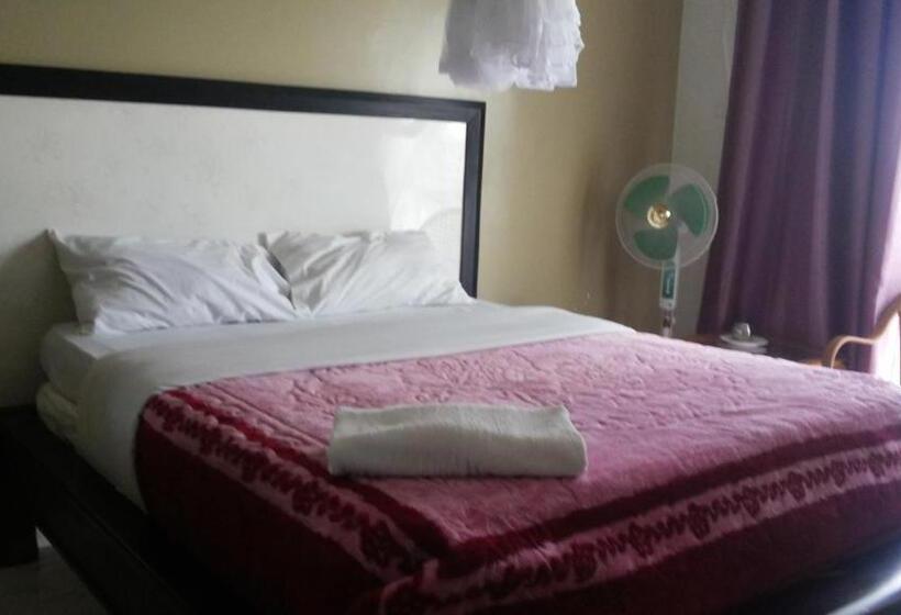 اتاق لوکس, Pauline Hotel Lira