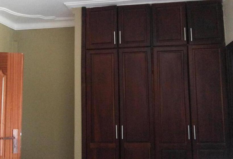 اتاق سوپریور با تخت بزرگ, Pauline Hotel Lira