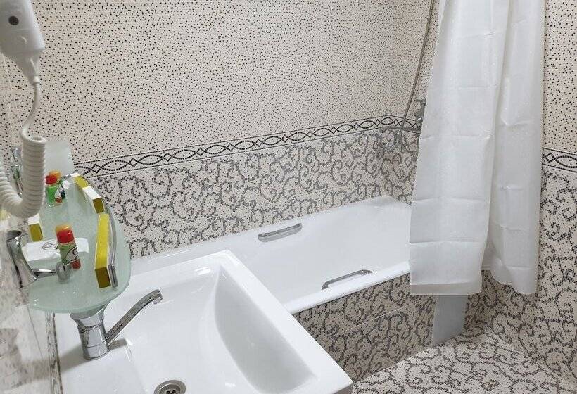 标准间, Sharq Plaza