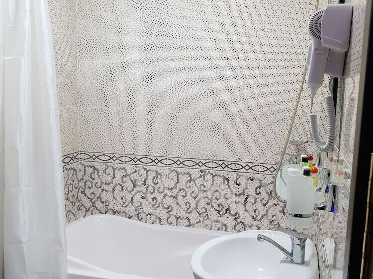 标准间, Sharq Plaza