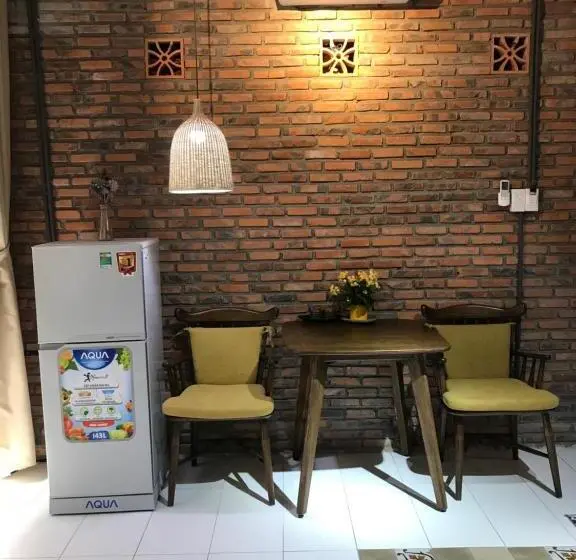 اتاق لوکس, Ngoi House
