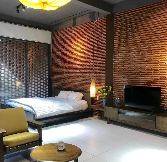 اتاق لوکس با بالکن, Ngoi House