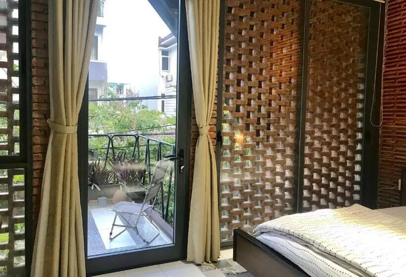 اتاق لوکس با بالکن, Ngoi House