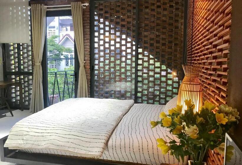 اتاق لوکس با بالکن, Ngoi House
