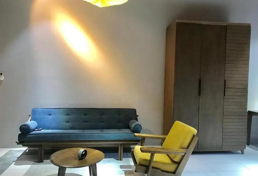 اتاق لوکس با بالکن, Ngoi House
